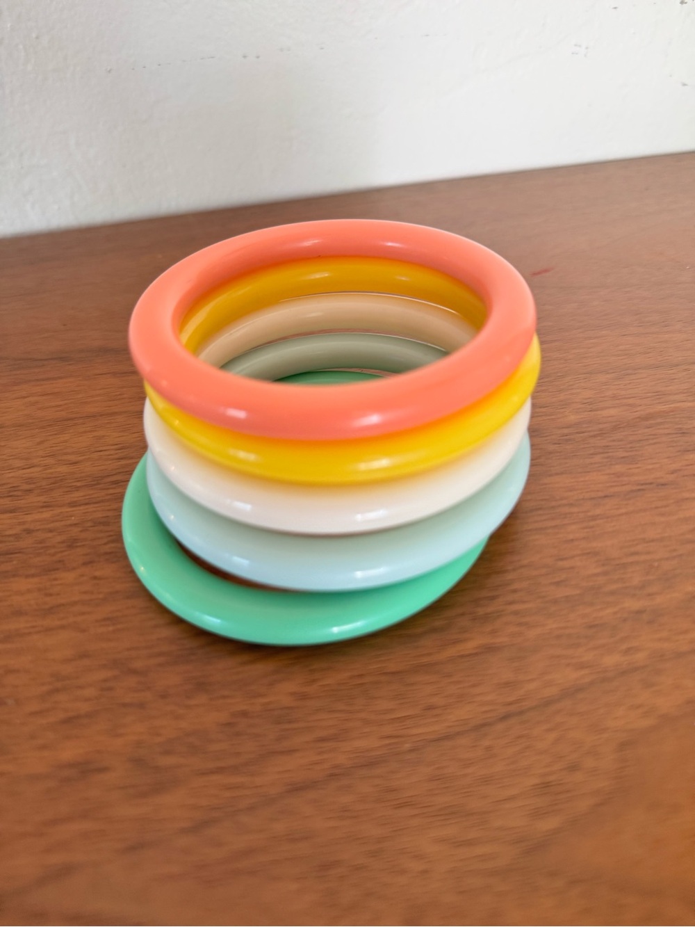 Vintage Lucite Acrylic Bangle Bracelets Set of 5 Pastel Colorful Retro Mod Stack